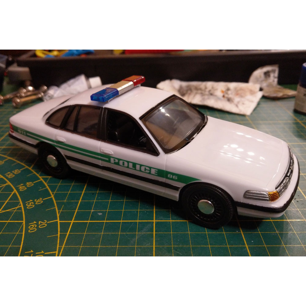 ساختنی-ریول-مدل-ماشین-پلیس-فورد-کد-06112---سرهم-شده2